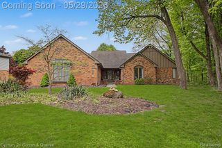 21470 Woodfarm Drive, Northville, MI 48167