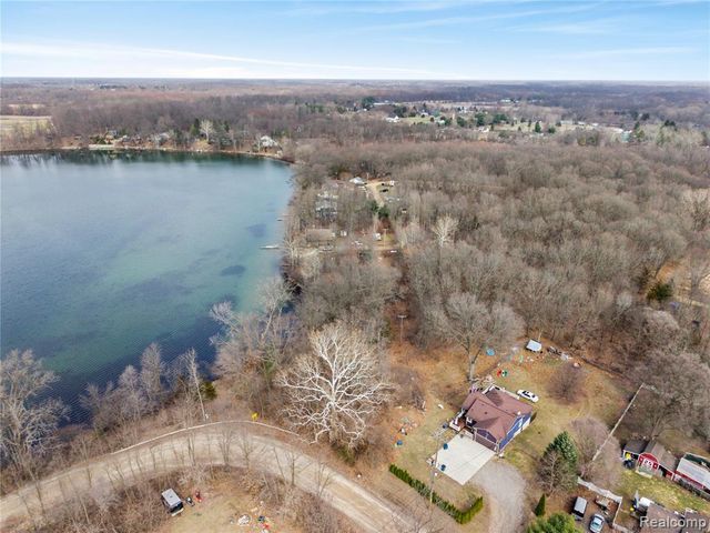 15045 Longfield Drive, Linden, MI 48451