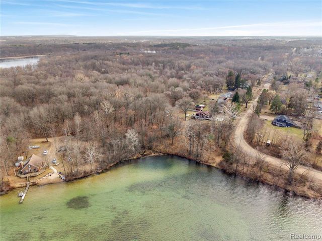15045 Longfield Drive, Linden, MI 48451