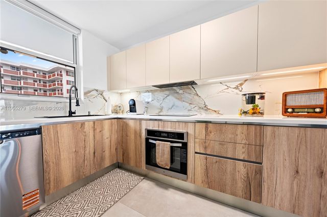 3703 NE 166th Street 406, North Miami Beach, FL 33160