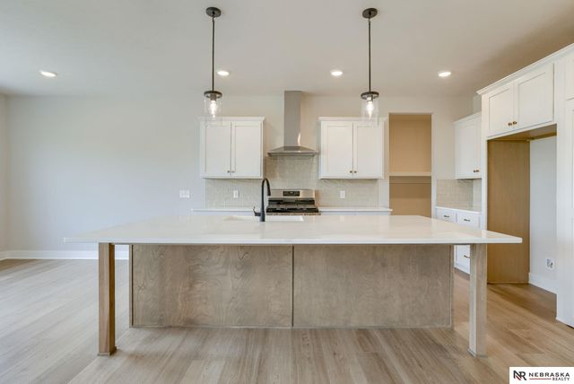 7805 N 167 Avenue, Bennington, NE 68007