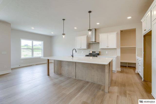 7805 N 167 Avenue, Bennington, NE 68007