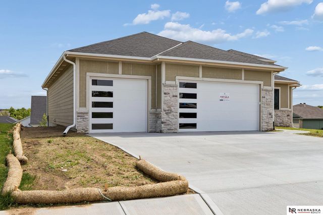 7805 N 167 Avenue, Bennington, NE 68007
