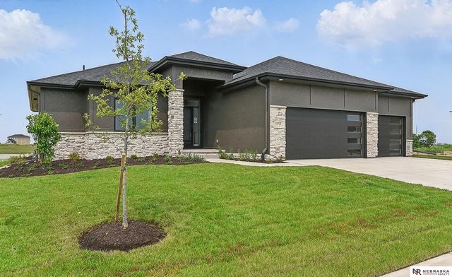 7805 N 167 Avenue, Bennington, NE 68007