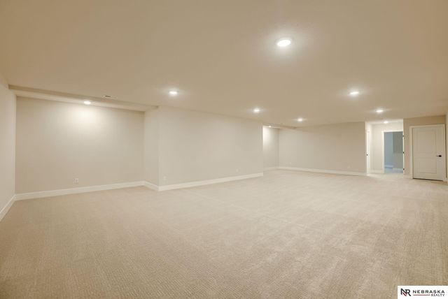 7805 N 167 Avenue, Bennington, NE 68007