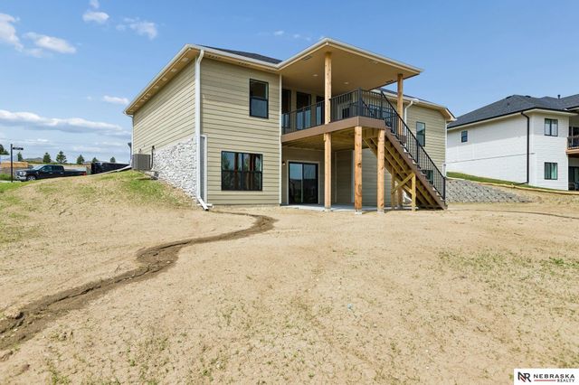 7805 N 167 Avenue, Bennington, NE 68007