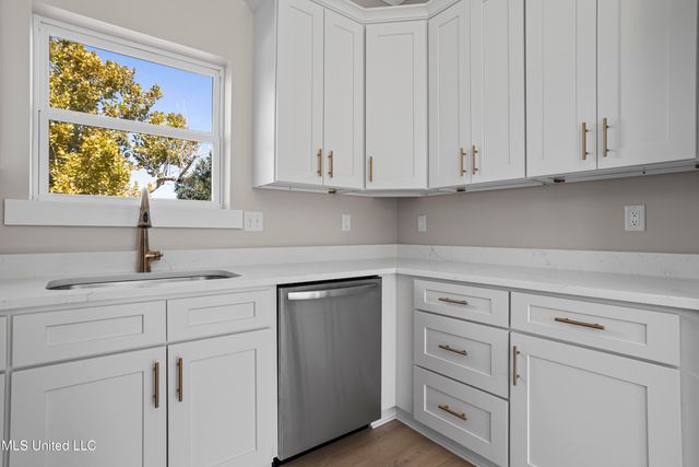 135 Cedar Street, Biloxi, MS 39530