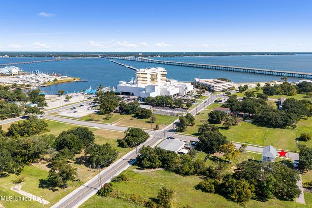 135 Cedar Street, Biloxi, MS 39530