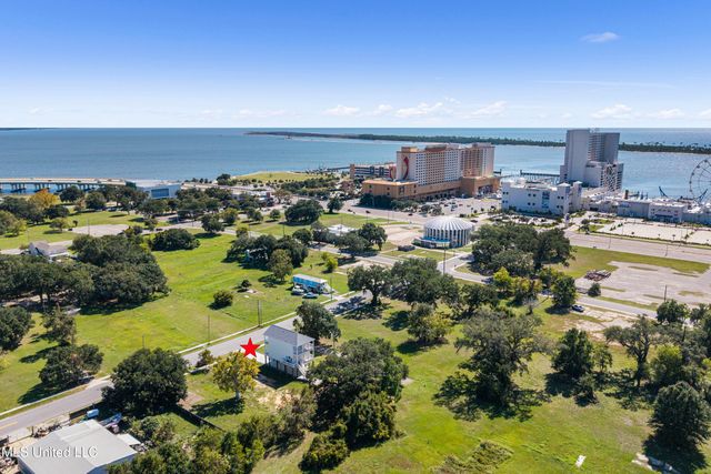 135 Cedar Street, Biloxi, MS 39530