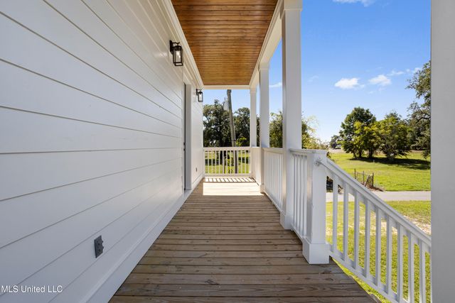 135 Cedar Street, Biloxi, MS 39530