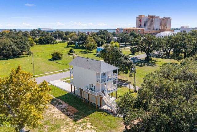 135 Cedar Street, Biloxi, MS 39530