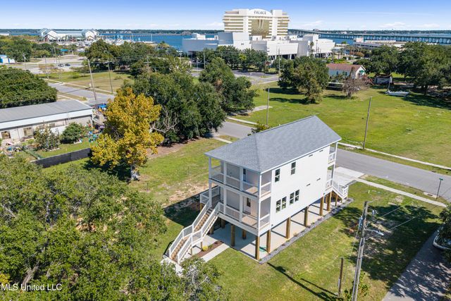 135 Cedar Street, Biloxi, MS 39530