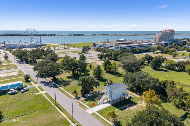 135 Cedar Street, Biloxi, MS 39530