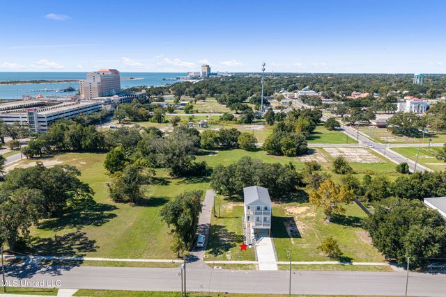 135 Cedar Street, Biloxi, MS 39530