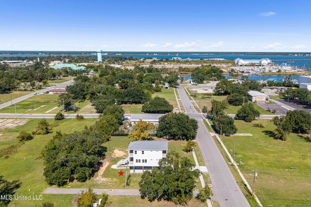 135 Cedar Street, Biloxi, MS 39530