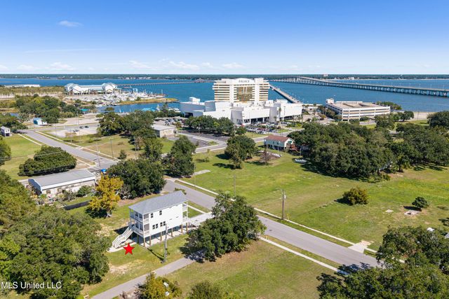 135 Cedar Street, Biloxi, MS 39530