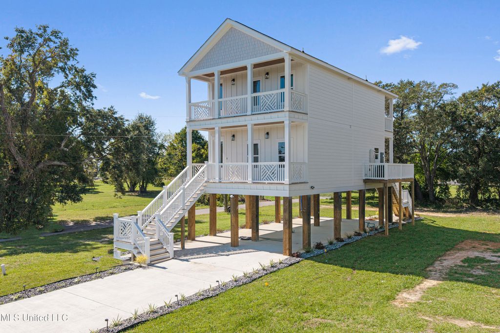 135 Cedar Street, Biloxi, MS 39530