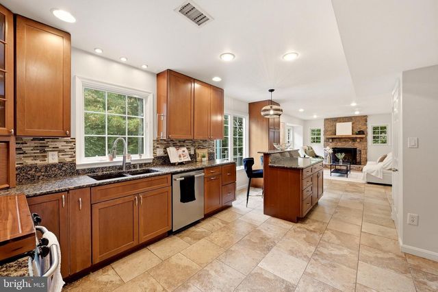 3302 GENTLE CT, Alexandria, VA 22310