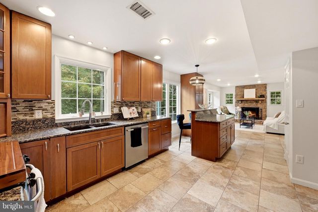 3302 GENTLE CT, Alexandria, VA 22310