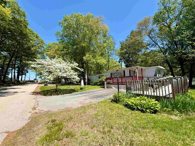 29 Brown Avenue, Seabrook, NH 03874