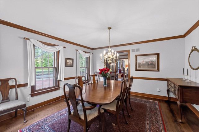 125 Glenview COURT, Mequon, WI 53092