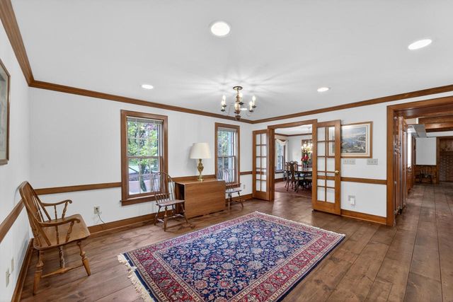 125 Glenview COURT, Mequon, WI 53092