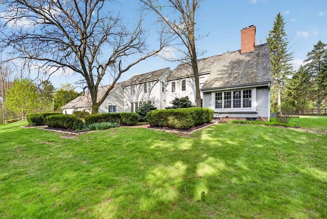 125 Glenview COURT, Mequon, WI 53092