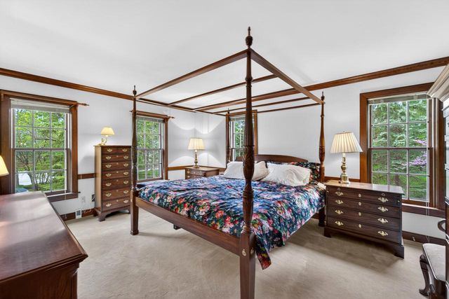 125 Glenview COURT, Mequon, WI 53092