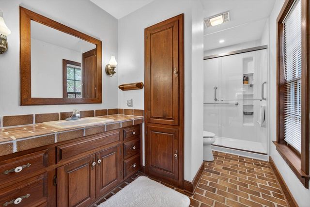 125 Glenview COURT, Mequon, WI 53092
