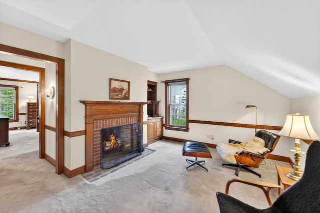 125 Glenview COURT, Mequon, WI 53092