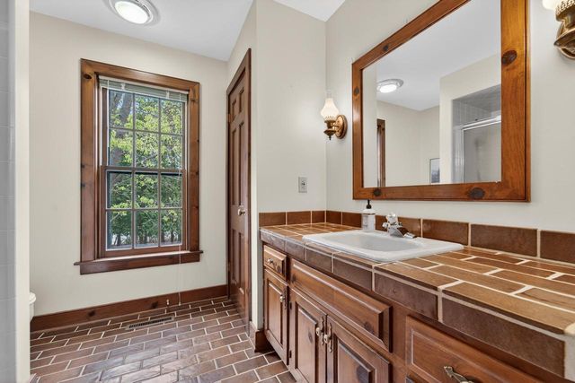 125 Glenview COURT, Mequon, WI 53092