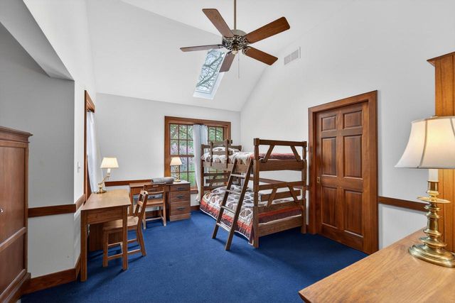 125 Glenview COURT, Mequon, WI 53092