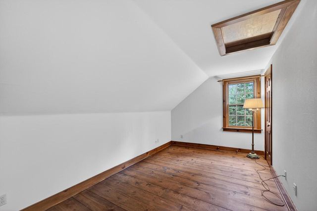 125 Glenview COURT, Mequon, WI 53092