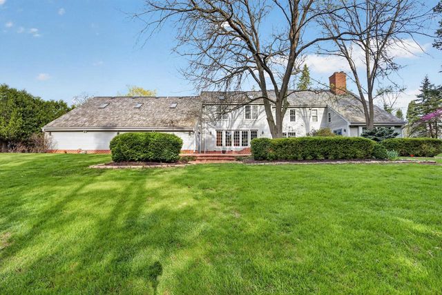 125 Glenview COURT, Mequon, WI 53092