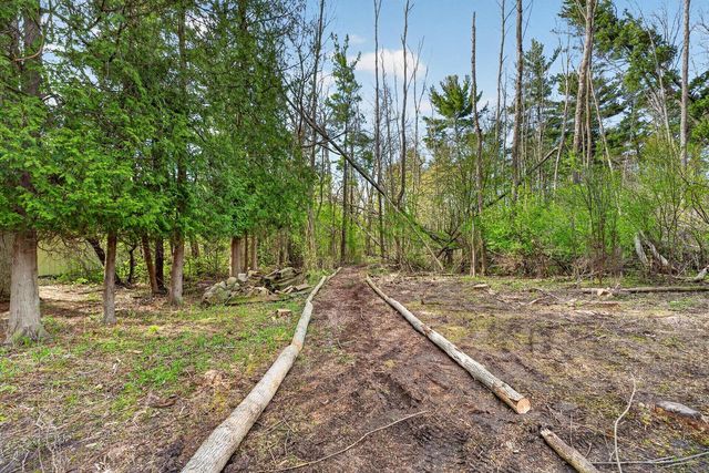 125 Glenview COURT, Mequon, WI 53092