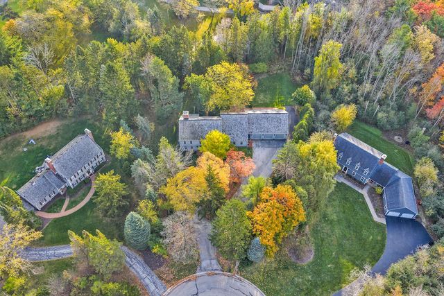 125 Glenview COURT, Mequon, WI 53092