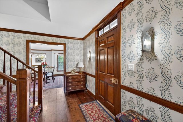 125 Glenview COURT, Mequon, WI 53092