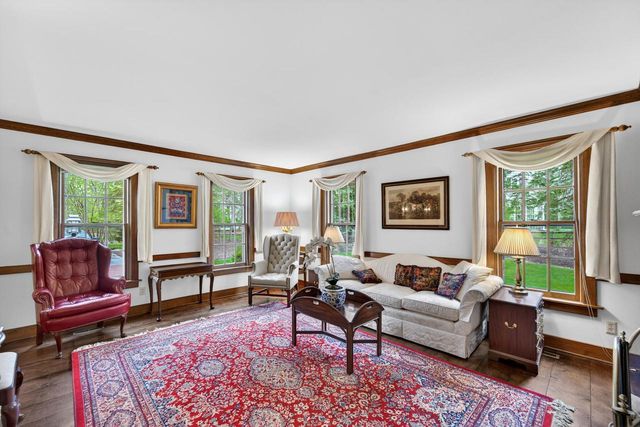 125 Glenview COURT, Mequon, WI 53092