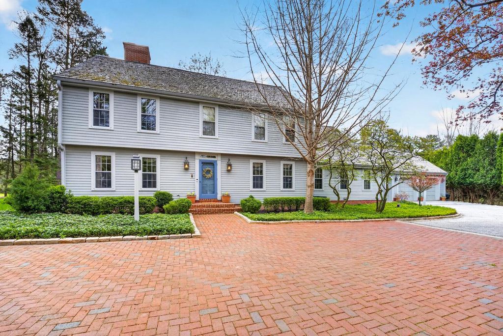 125 Glenview COURT, Mequon, WI 53092