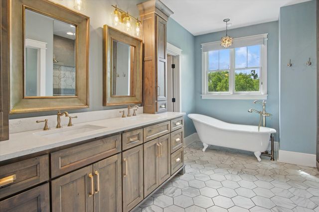 2470 E 565th Road, Fair Grove, MO 65648