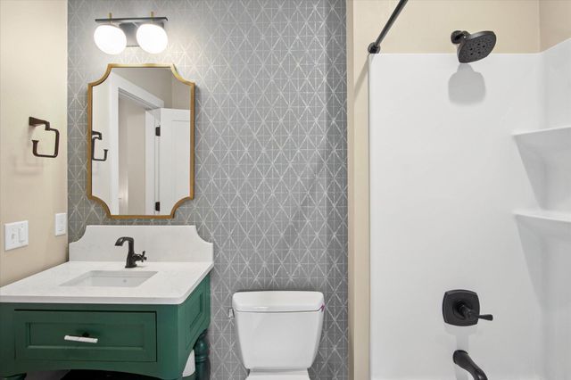 2470 E 565th Road, Fair Grove, MO 65648