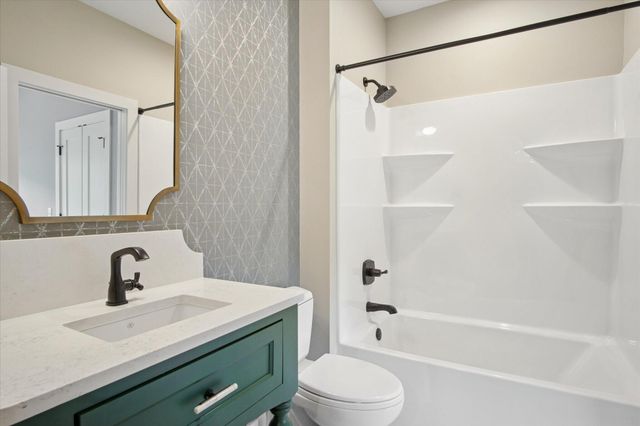 2470 E 565th Road, Fair Grove, MO 65648