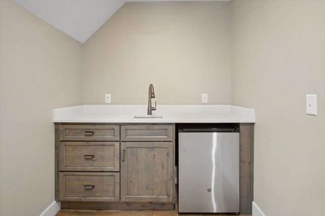 2470 E 565th Road, Fair Grove, MO 65648