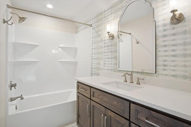 2470 E 565th Road, Fair Grove, MO 65648