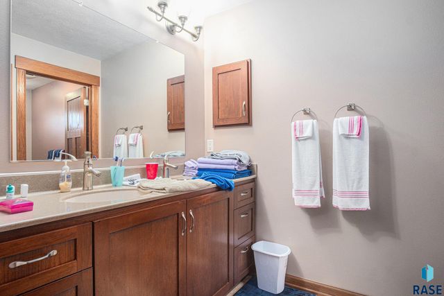 1012 N Caleb Ave Avenue, Sioux Falls, SD 57103