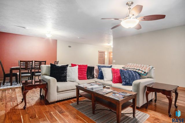 1012 N Caleb Ave Avenue, Sioux Falls, SD 57103