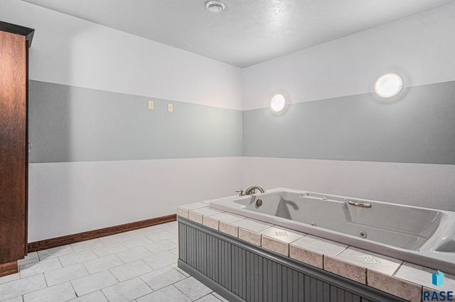 1012 N Caleb Ave Avenue, Sioux Falls, SD 57103