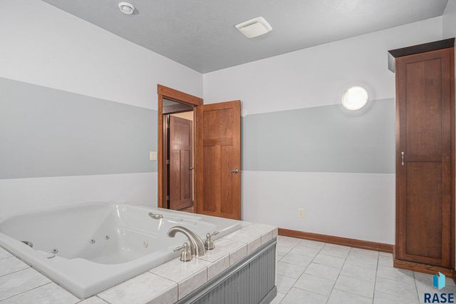 1012 N Caleb Ave Avenue, Sioux Falls, SD 57103