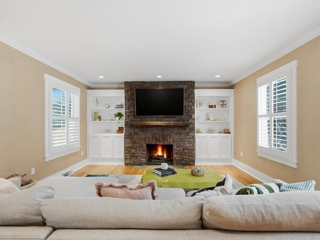 4506 Middle Rd, Hampton, PA 15101