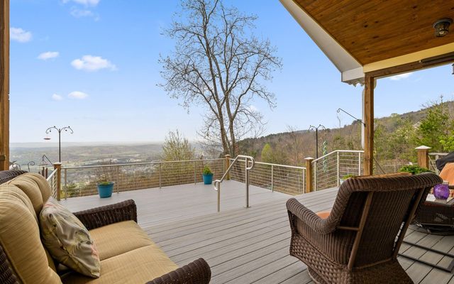 9028 Terrace Falls Drive, Soddy Daisy, TN 37379